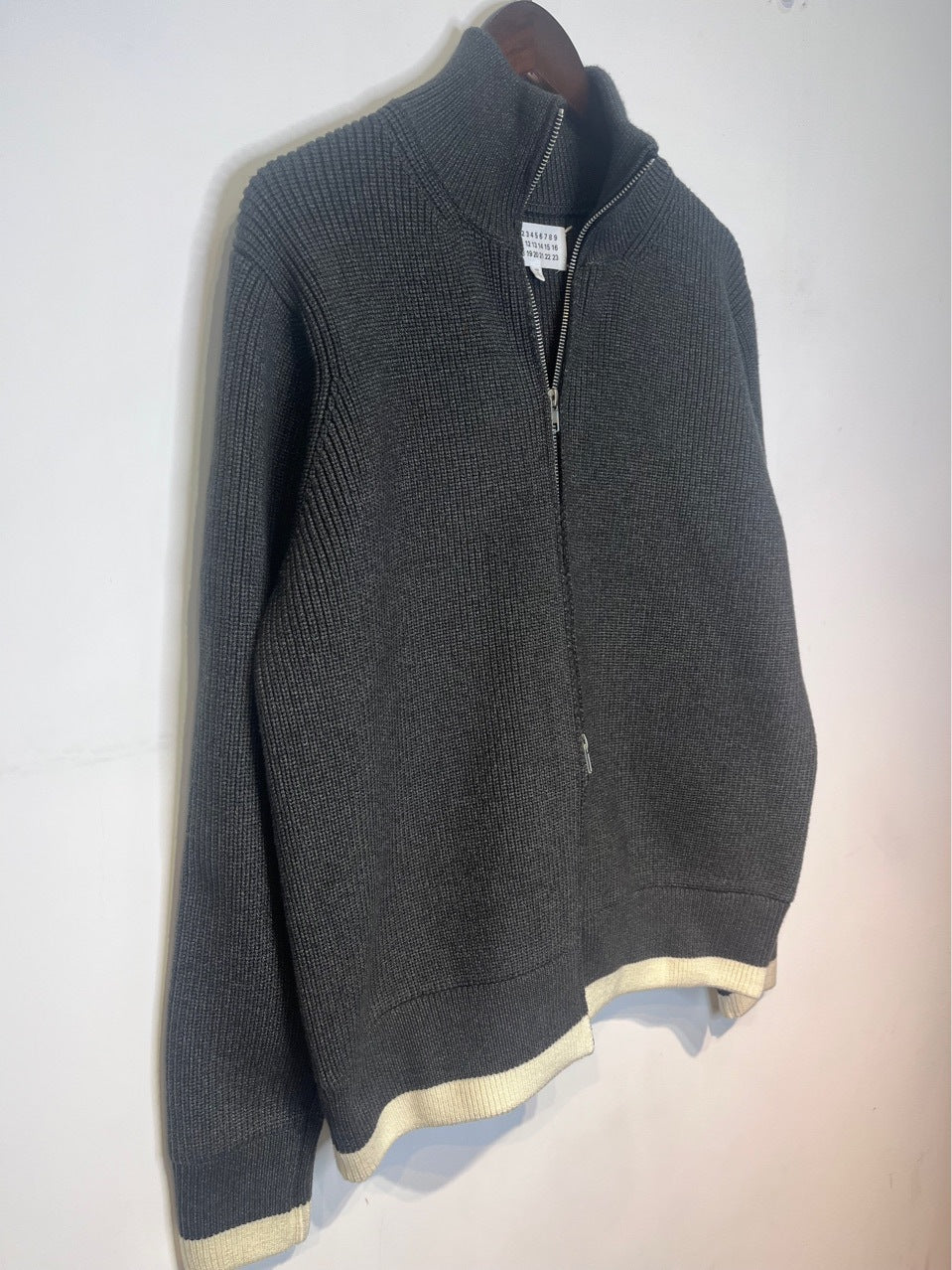 BELNAY Contrast Hem Zip Cardigan