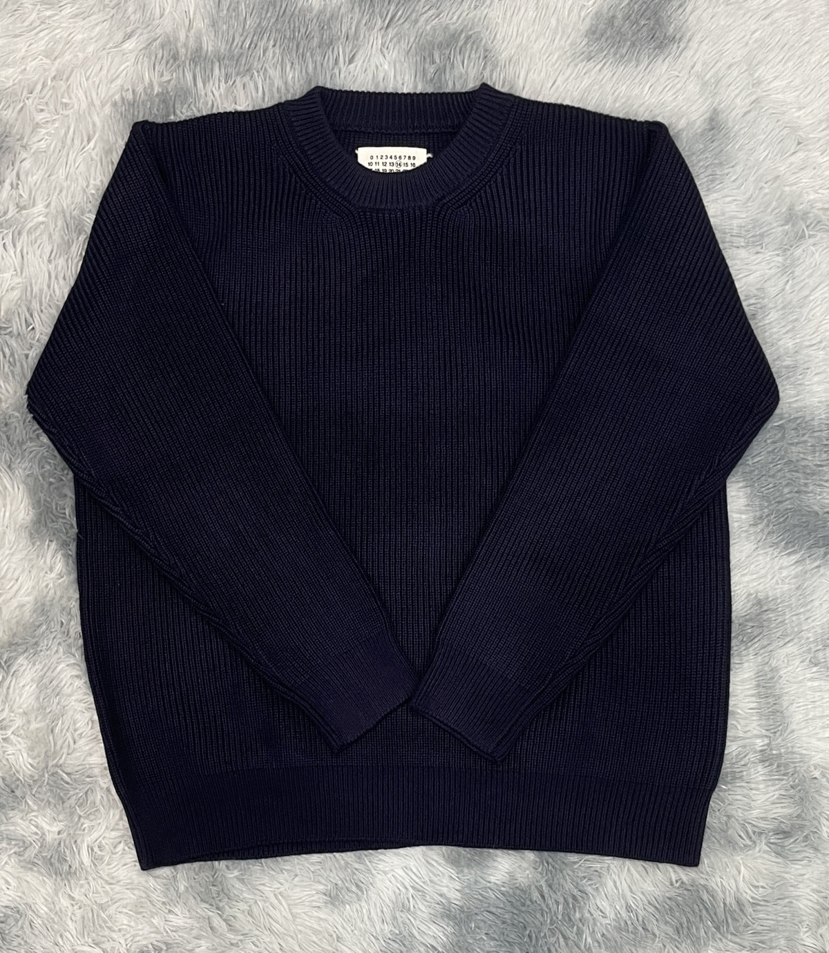 BELNAY Straight Shoulder Crew Neck Sweater