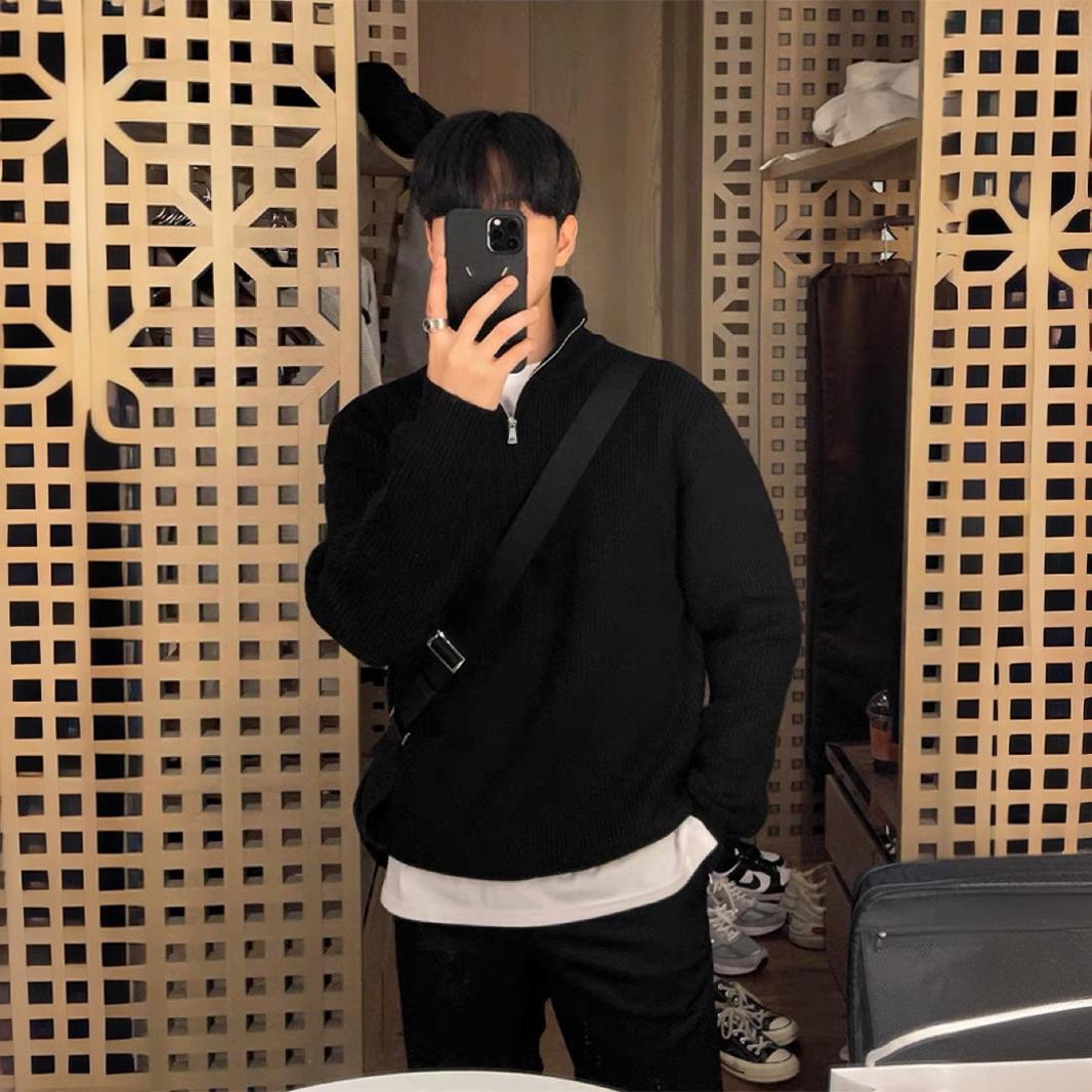 BELNAY Stand Collar Half-Zip Sweater