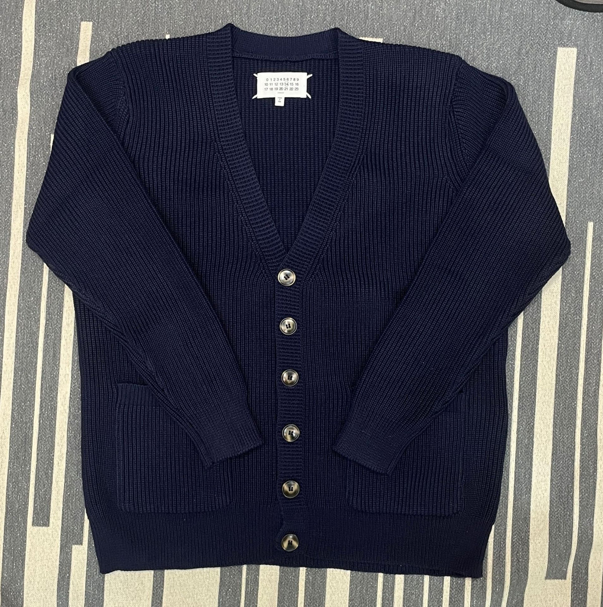 BELNAY Ribbed V-Neck Cardigan