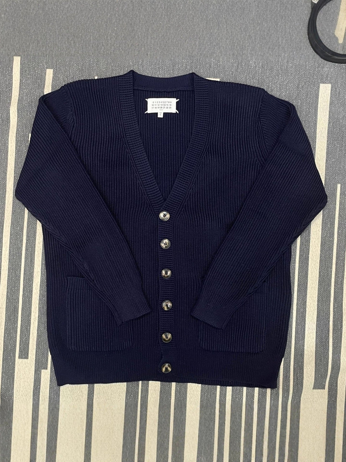 BELNAY Ribbed V-Neck Cardigan
